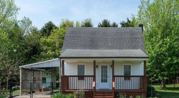 19 NEW HOPE AND CRIMORA RD, WAYNESBORO, Virginia 22980, 2 Bedrooms Bedrooms, ,1 BathroomBathrooms,Residential,19 NEW HOPE AND CRIMORA RD,663951 MLS # 663951