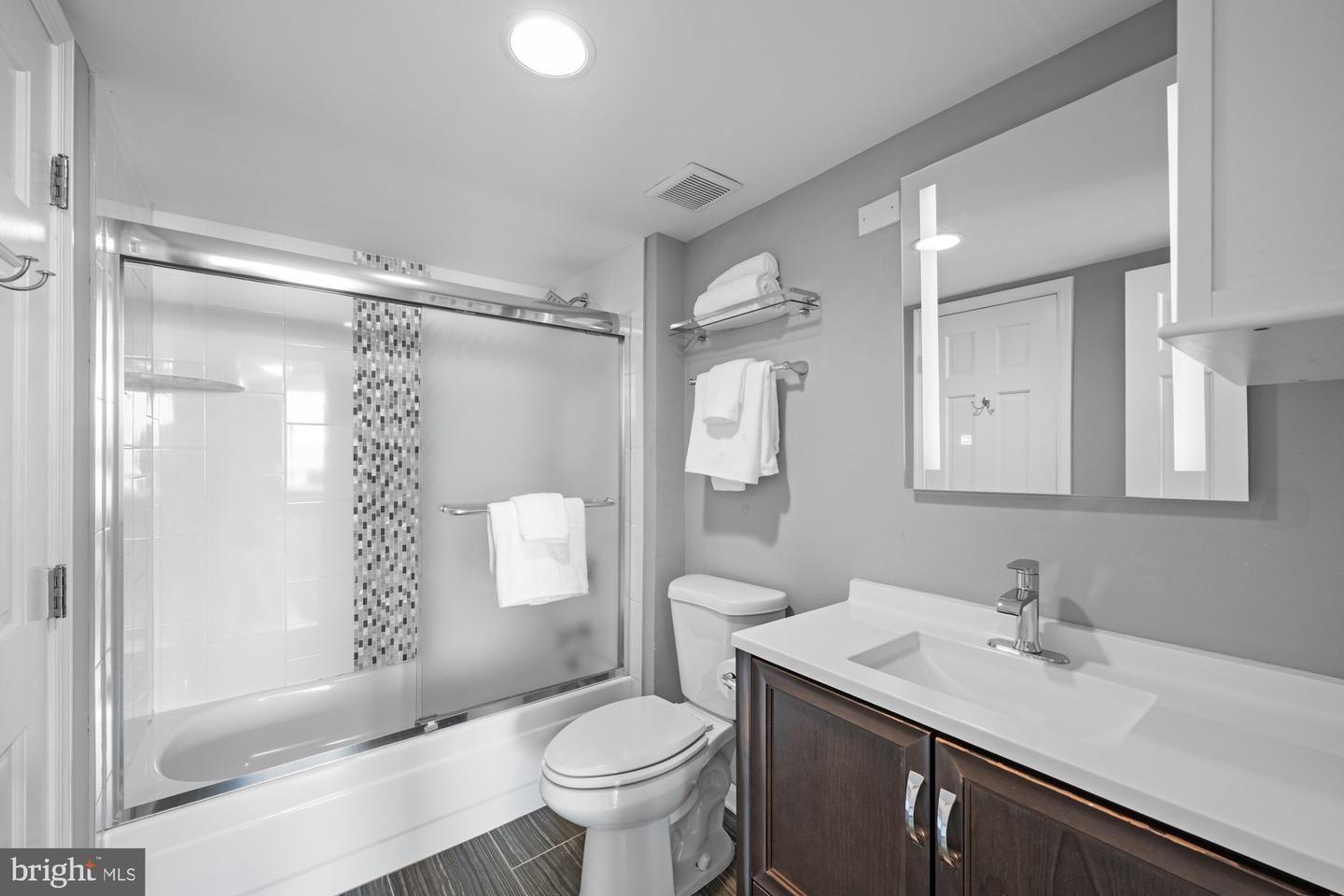 701 PENNSYLVANIA AVE NW #PH2, WASHINGTON, District Of Columbia 20004, 1 Bedroom Bedrooms, ,1 BathroomBathrooms,Residential,For sale,701 PENNSYLVANIA AVE NW #PH2,DCDC2197864 MLS # DCDC2197864