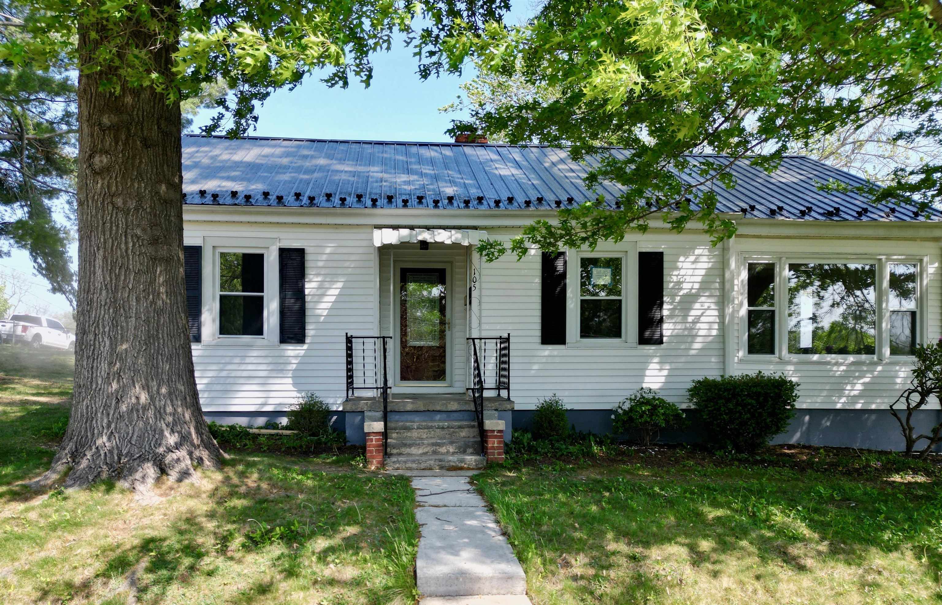 105 WAVERLY ST, STAUNTON, Virginia 24401, 3 Bedrooms Bedrooms, ,2 BathroomsBathrooms,Residential,105 WAVERLY ST,663956 MLS # 663956