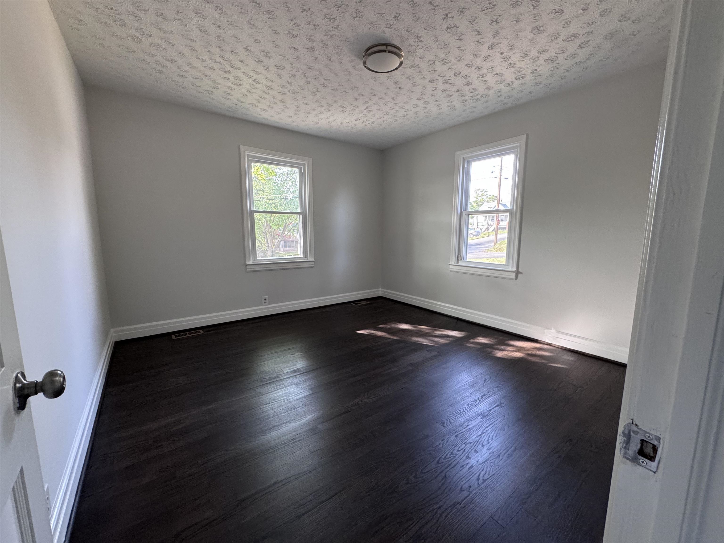 105 WAVERLY ST, STAUNTON, Virginia 24401, 3 Bedrooms Bedrooms, ,2 BathroomsBathrooms,Residential,105 WAVERLY ST,663956 MLS # 663956