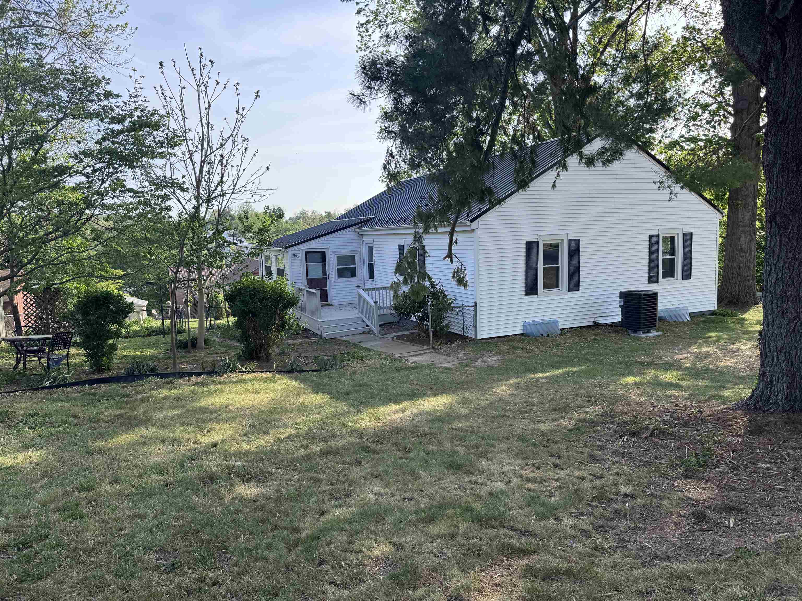 105 WAVERLY ST, STAUNTON, Virginia 24401, 3 Bedrooms Bedrooms, ,2 BathroomsBathrooms,Residential,105 WAVERLY ST,663956 MLS # 663956