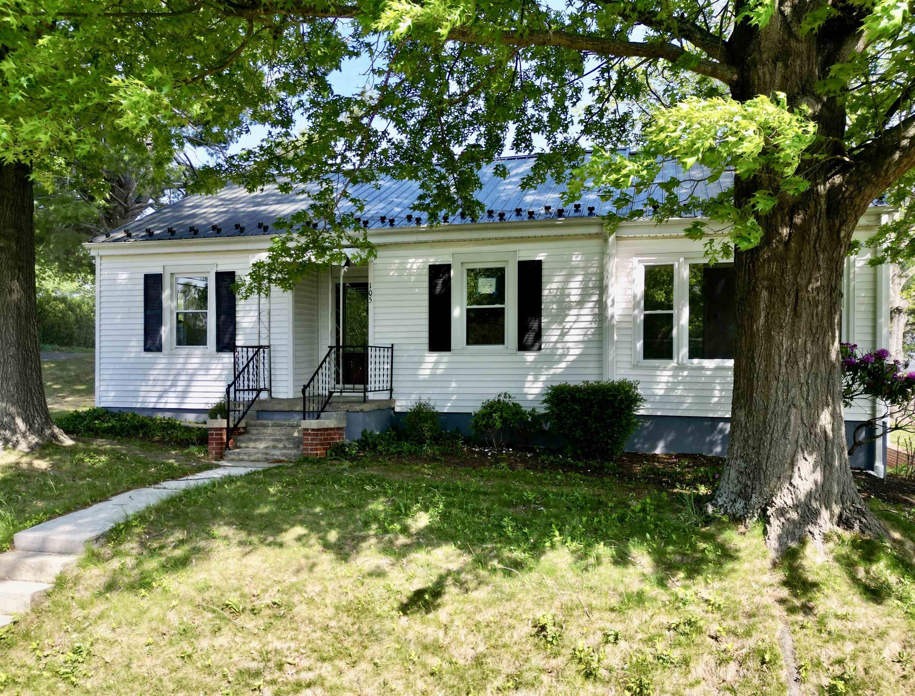 105 WAVERLY ST, STAUNTON, Virginia 24401, 3 Bedrooms Bedrooms, ,2 BathroomsBathrooms,Residential,105 WAVERLY ST,663956 MLS # 663956