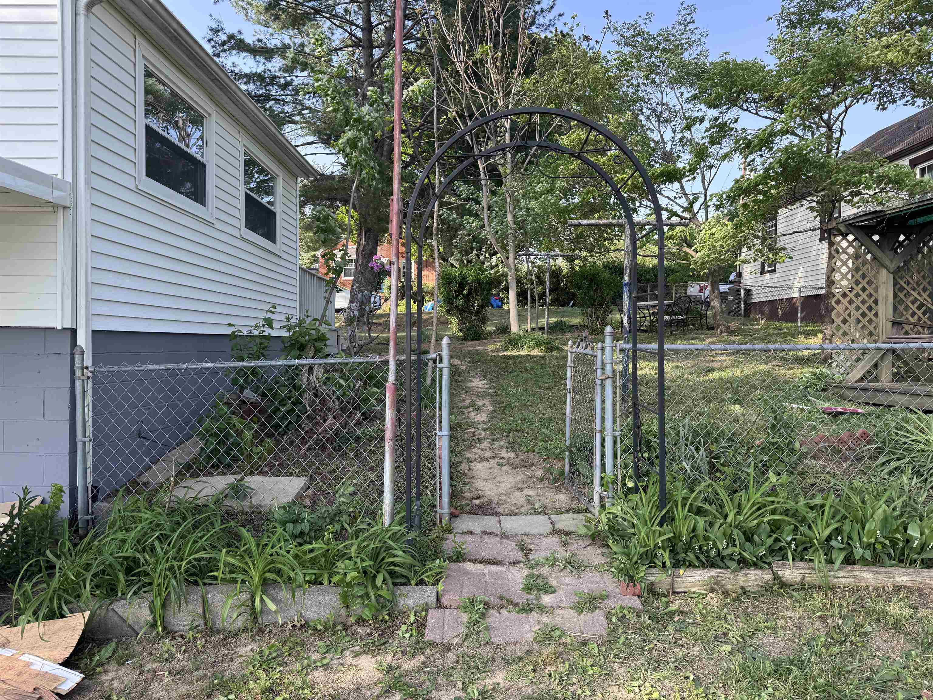 105 WAVERLY ST, STAUNTON, Virginia 24401, 3 Bedrooms Bedrooms, ,2 BathroomsBathrooms,Residential,105 WAVERLY ST,663956 MLS # 663956