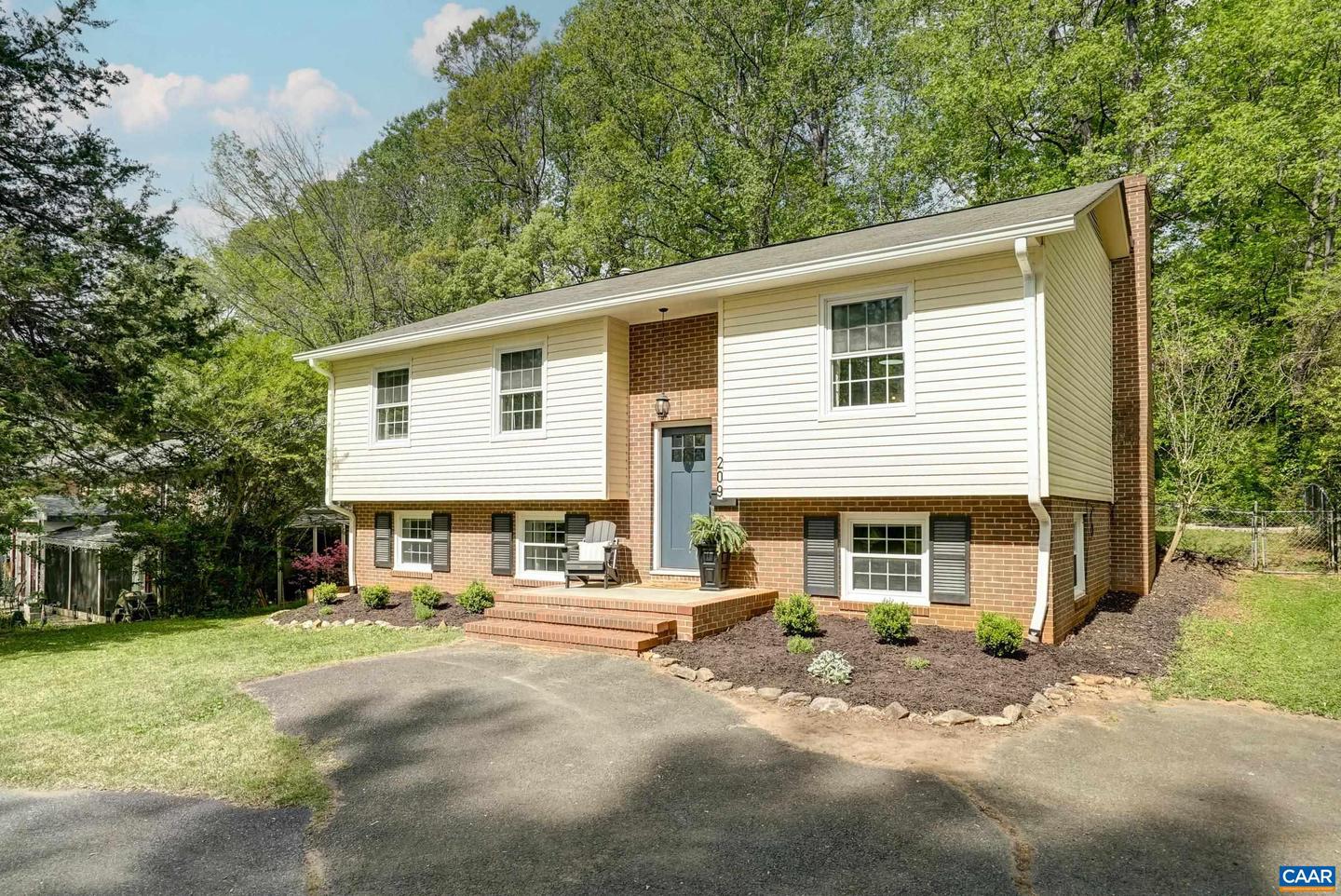 209 OLD LYNCHBURG RD, CHARLOTTESVILLE, Virginia 22903, 4 Bedrooms Bedrooms, ,3 BathroomsBathrooms,Residential,For sale,209 OLD LYNCHBURG RD,663822 MLS # 663822