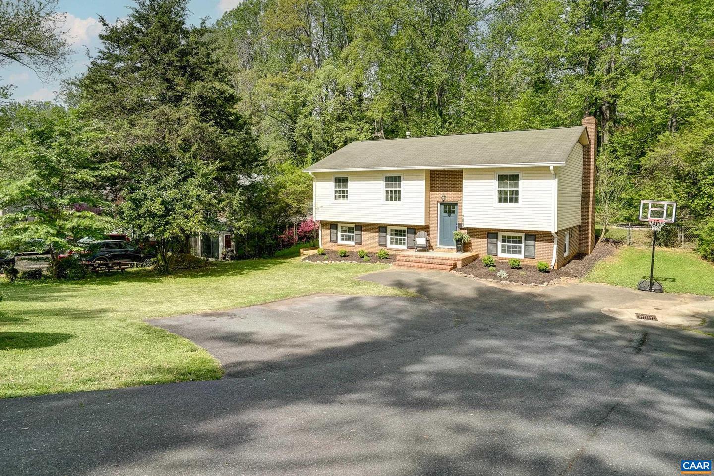 209 OLD LYNCHBURG RD, CHARLOTTESVILLE, Virginia 22903, 4 Bedrooms Bedrooms, ,3 BathroomsBathrooms,Residential,For sale,209 OLD LYNCHBURG RD,663822 MLS # 663822