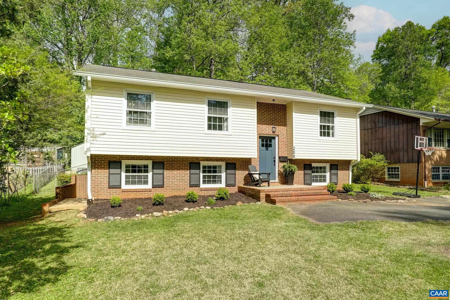 209 OLD LYNCHBURG RD, CHARLOTTESVILLE, Virginia 22903, 4 Bedrooms Bedrooms, ,3 BathroomsBathrooms,Residential,For sale,209 OLD LYNCHBURG RD,663822 MLS # 663822