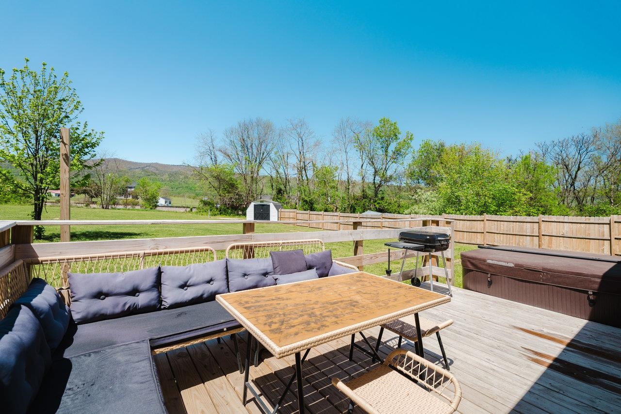 152 SEE MORE DR, SHENANDOAH, Virginia 22849, 4 Bedrooms Bedrooms, ,2 BathroomsBathrooms,Residential,152 SEE MORE DR,663966 MLS # 663966