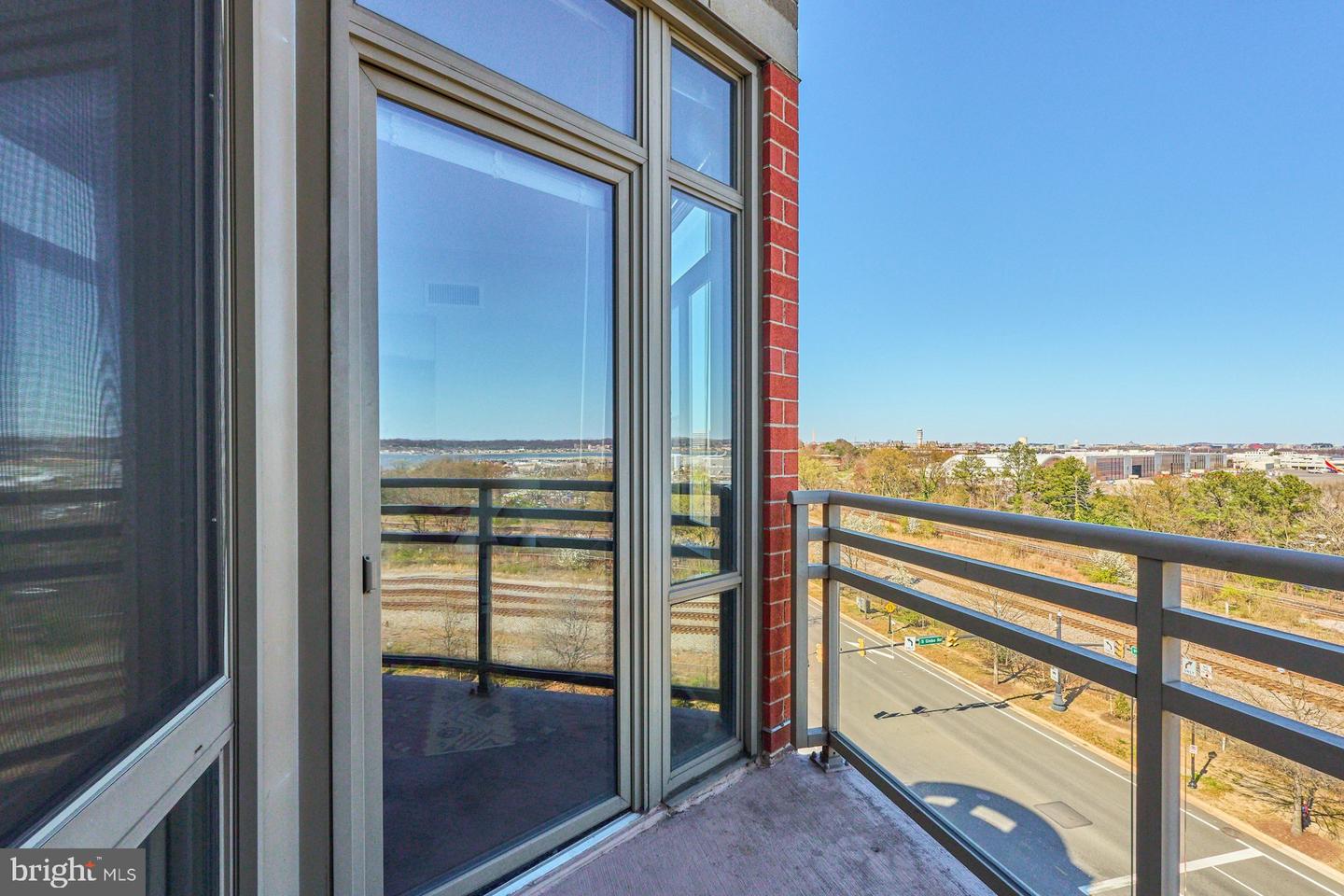 3650 S GLEBE RD #652, ARLINGTON, Virginia 22202, 2 Bedrooms Bedrooms, ,2 BathroomsBathrooms,Residential,For sale,3650 S GLEBE RD #652,VAAR2056790 MLS # VAAR2056790