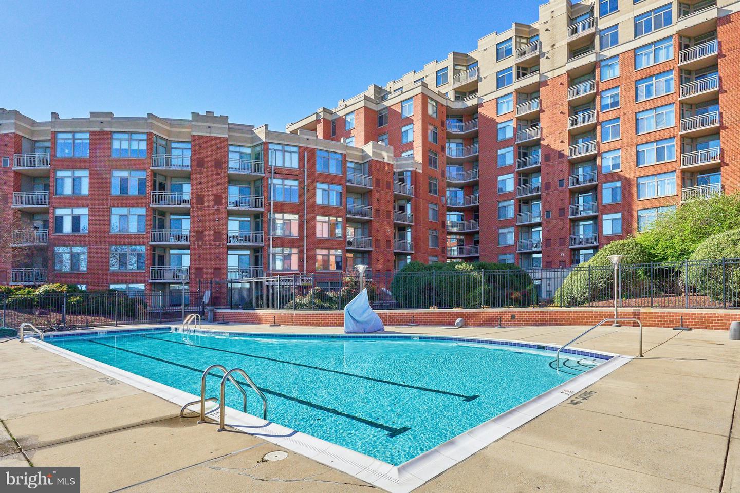 3650 S GLEBE RD #652, ARLINGTON, Virginia 22202, 2 Bedrooms Bedrooms, ,2 BathroomsBathrooms,Residential,For sale,3650 S GLEBE RD #652,VAAR2056790 MLS # VAAR2056790