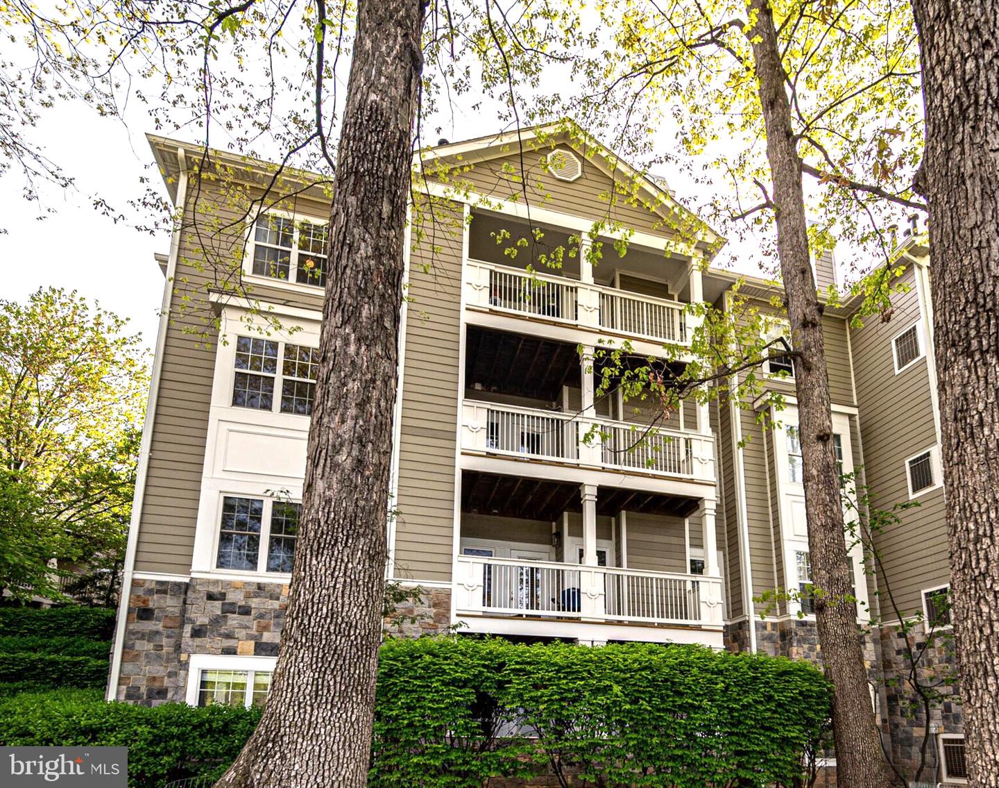 1720 LAKE SHORE CREST DR #35, RESTON, Virginia 20190, 2 Bedrooms Bedrooms, ,2 BathroomsBathrooms,Residential,For sale,1720 LAKE SHORE CREST DR #35,VAFX2237816 MLS # VAFX2237816