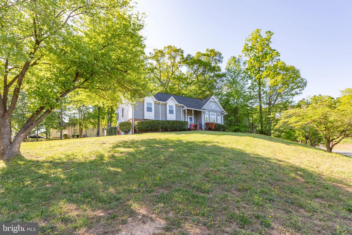 8 RIDGE POINTE LN, FREDERICKSBURG, Virginia 22405, 3 Bedrooms Bedrooms, ,2 BathroomsBathrooms,Residential,For sale,8 RIDGE POINTE LN,VAST2038372 MLS # VAST2038372