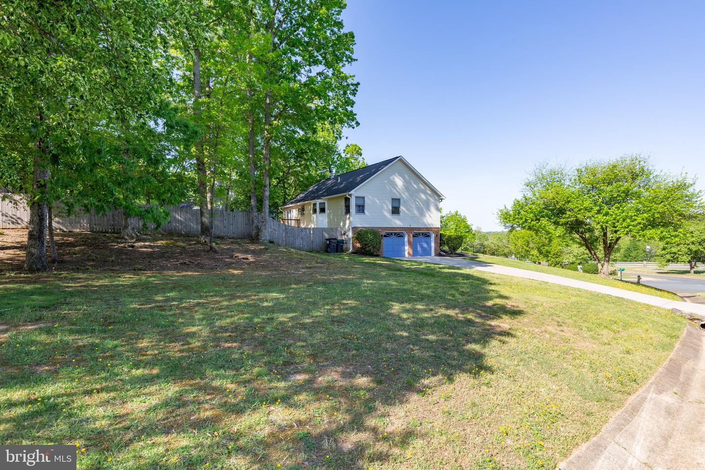 8 RIDGE POINTE LN, FREDERICKSBURG, Virginia 22405, 3 Bedrooms Bedrooms, ,2 BathroomsBathrooms,Residential,For sale,8 RIDGE POINTE LN,VAST2038372 MLS # VAST2038372