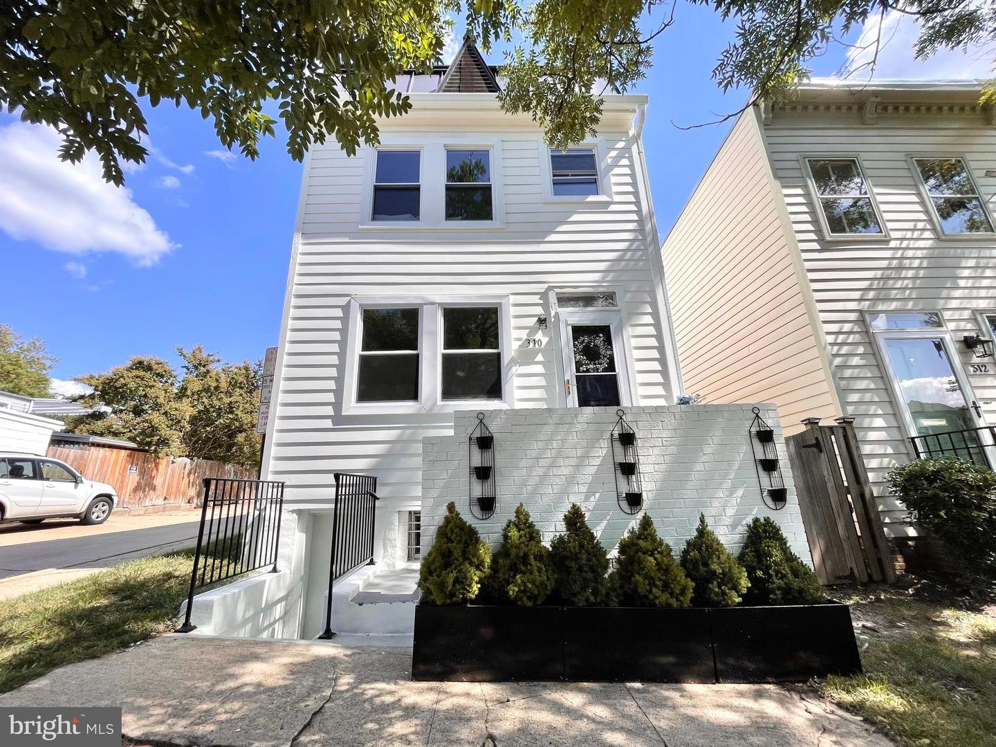 310 S ALFRED ST, ALEXANDRIA, Virginia 22314, 4 Bedrooms Bedrooms, ,3 BathroomsBathrooms,Residential,For sale,310 S ALFRED ST,VAAX2044786 MLS # VAAX2044786