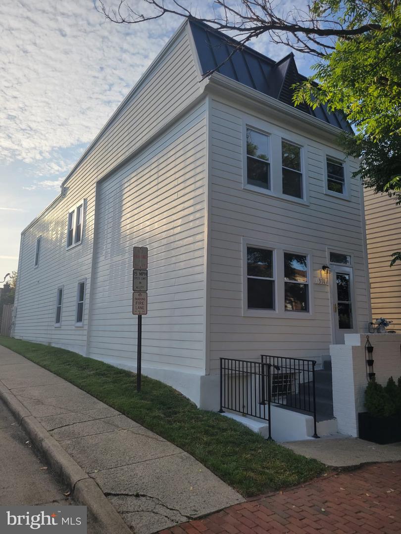 310 S ALFRED ST, ALEXANDRIA, Virginia 22314, 4 Bedrooms Bedrooms, ,3 BathroomsBathrooms,Residential,For sale,310 S ALFRED ST,VAAX2044786 MLS # VAAX2044786