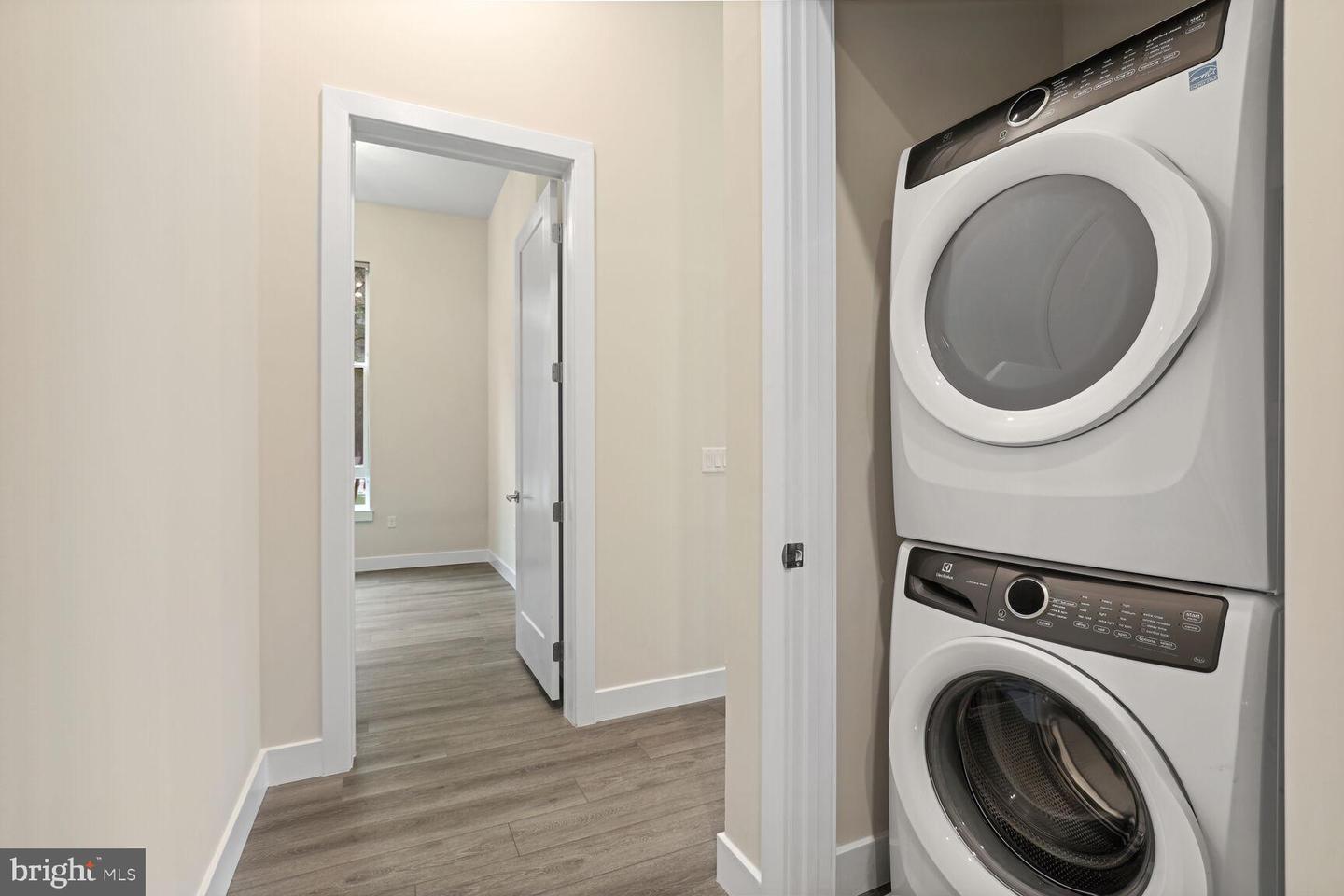 1761 OLD MEADOW RD #104, MCLEAN, Virginia 22102, 2 Bedrooms Bedrooms, ,2 BathroomsBathrooms,Residential,For sale,1761 OLD MEADOW RD #104,VAFX2237774 MLS # VAFX2237774