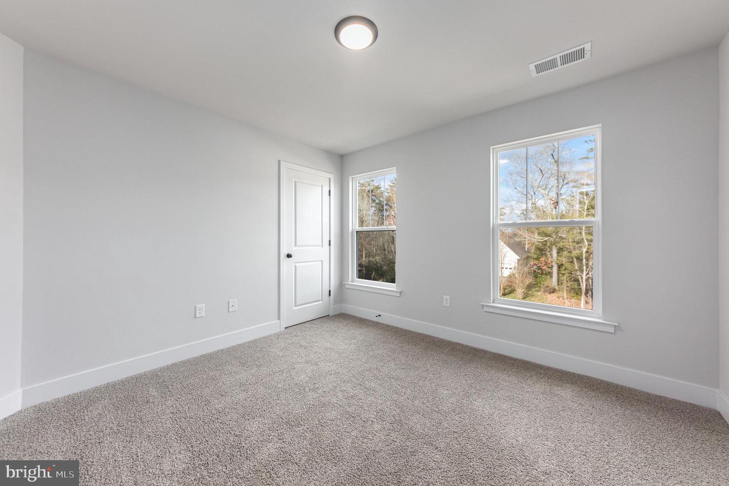 22 CLYDESDALE RD, FREDERICKSBURG, Virginia 22405, 5 Bedrooms Bedrooms, ,3 BathroomsBathrooms,Residential,For sale,22 CLYDESDALE RD,VAST2038386 MLS # VAST2038386