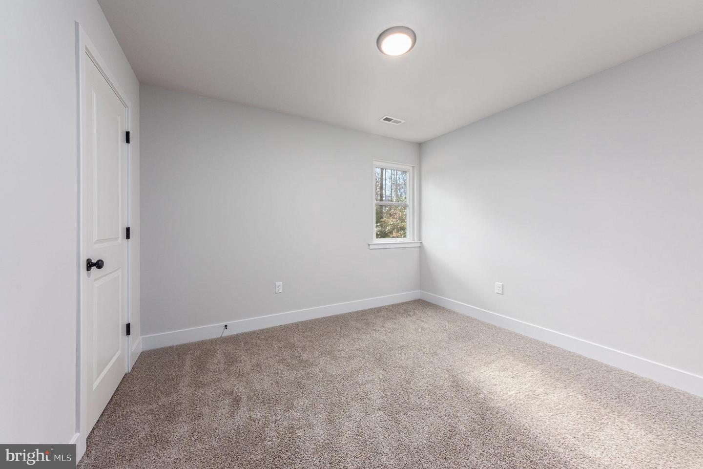 22 CLYDESDALE RD, FREDERICKSBURG, Virginia 22405, 5 Bedrooms Bedrooms, ,3 BathroomsBathrooms,Residential,For sale,22 CLYDESDALE RD,VAST2038386 MLS # VAST2038386