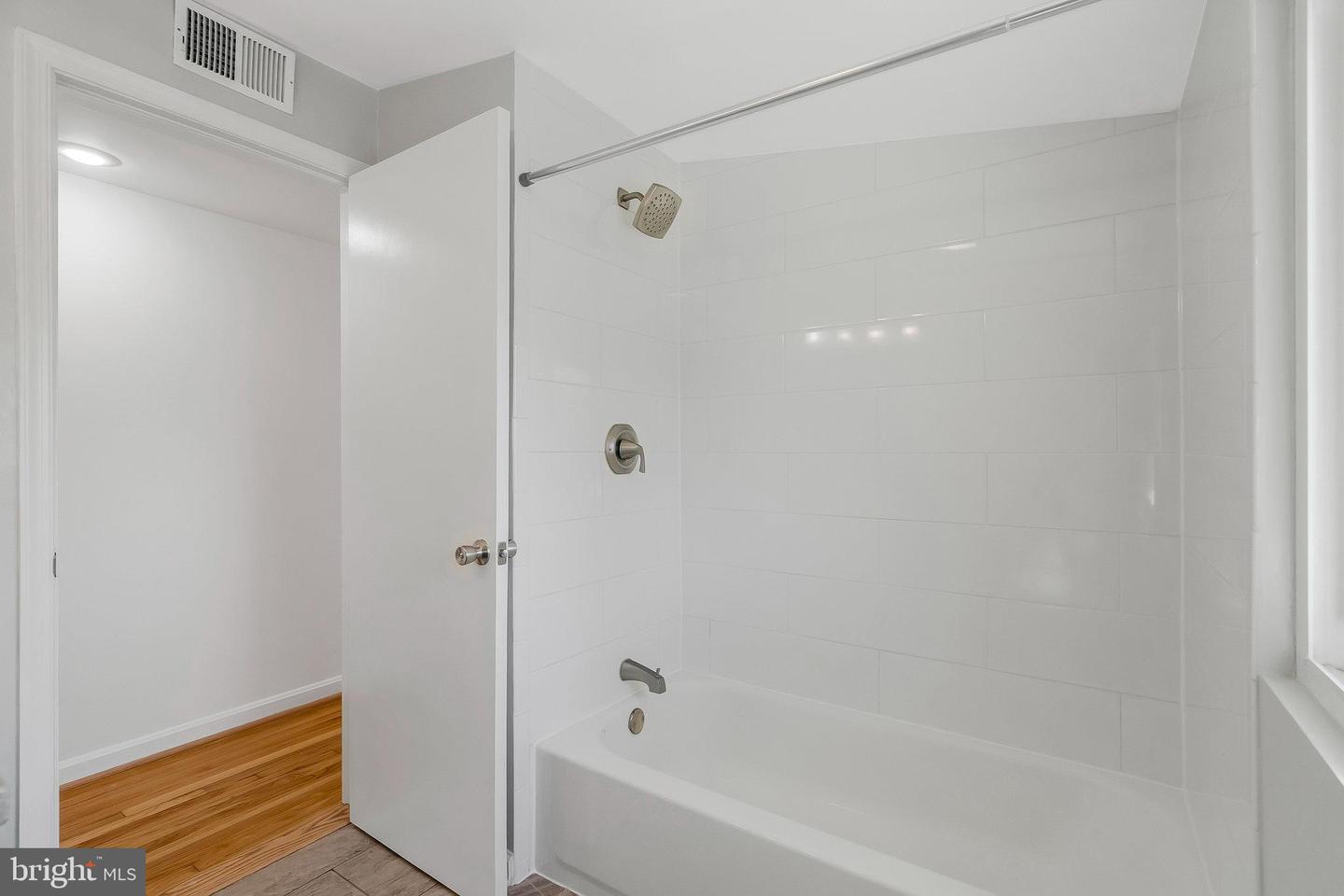 2801 W OX RD, HERNDON, Virginia 20171, 6 Bedrooms Bedrooms, ,4 BathroomsBathrooms,Residential,For sale,2801 W OX RD,VAFX2237826 MLS # VAFX2237826