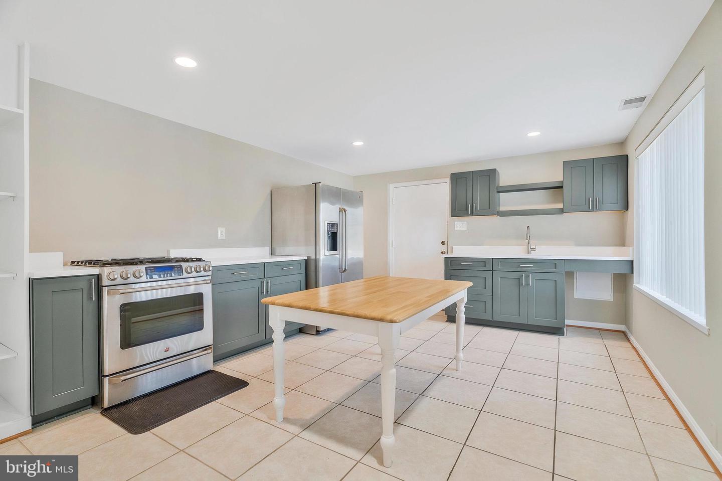 2801 W OX RD, HERNDON, Virginia 20171, 6 Bedrooms Bedrooms, ,4 BathroomsBathrooms,Residential,For sale,2801 W OX RD,VAFX2237826 MLS # VAFX2237826