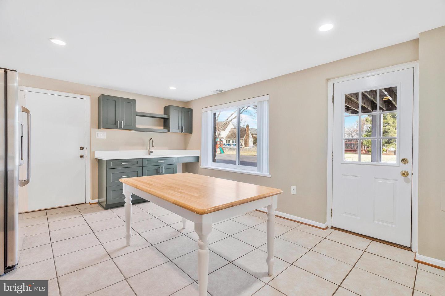 2801 W OX RD, HERNDON, Virginia 20171, 6 Bedrooms Bedrooms, ,4 BathroomsBathrooms,Residential,For sale,2801 W OX RD,VAFX2237826 MLS # VAFX2237826