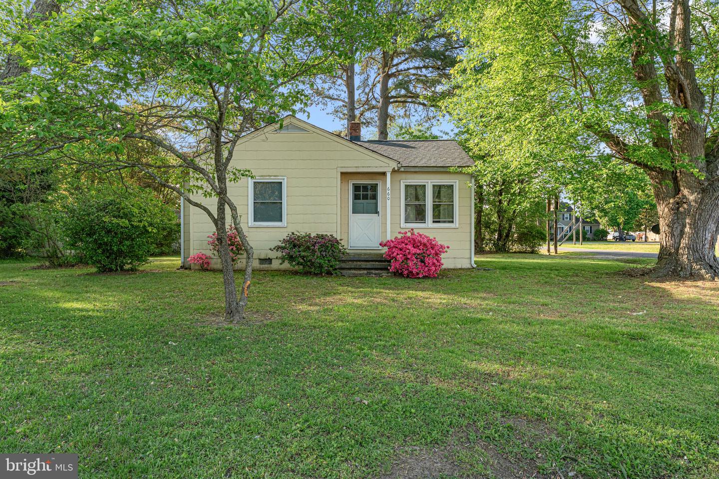 660 CRALLE AVE, TAPPAHANNOCK, Virginia 22560, 2 Bedrooms Bedrooms, 4 Rooms Rooms,1 BathroomBathrooms,Residential,For sale,660 CRALLE AVE,VAES2000870 MLS # VAES2000870