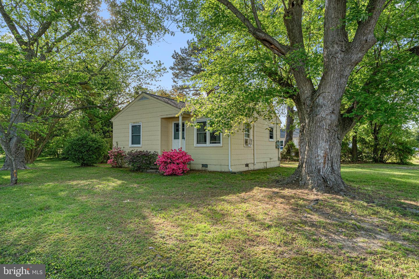 660 CRALLE AVE, TAPPAHANNOCK, Virginia 22560, 2 Bedrooms Bedrooms, 4 Rooms Rooms,1 BathroomBathrooms,Residential,For sale,660 CRALLE AVE,VAES2000870 MLS # VAES2000870