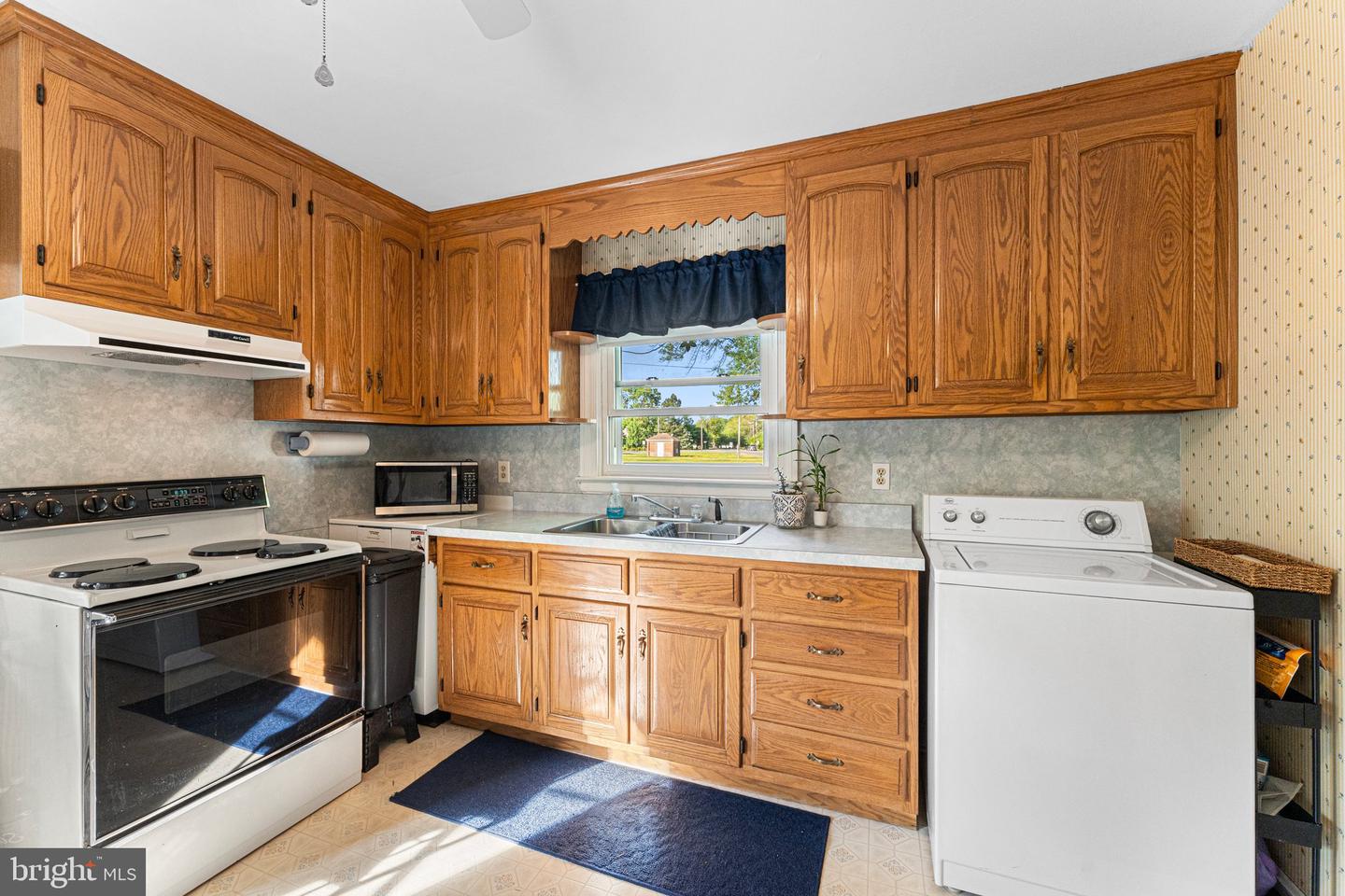 660 CRALLE AVE, TAPPAHANNOCK, Virginia 22560, 2 Bedrooms Bedrooms, 4 Rooms Rooms,1 BathroomBathrooms,Residential,For sale,660 CRALLE AVE,VAES2000870 MLS # VAES2000870