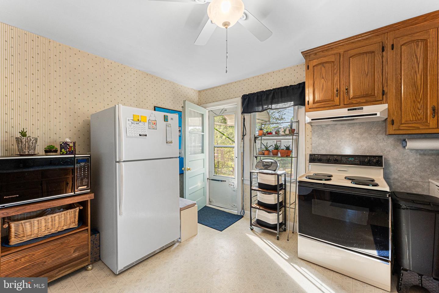 660 CRALLE AVE, TAPPAHANNOCK, Virginia 22560, 2 Bedrooms Bedrooms, 4 Rooms Rooms,1 BathroomBathrooms,Residential,For sale,660 CRALLE AVE,VAES2000870 MLS # VAES2000870