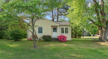 660 CRALLE AVE, TAPPAHANNOCK, Virginia 22560, 2 Bedrooms Bedrooms, 4 Rooms Rooms,1 BathroomBathrooms,Residential,For sale,660 CRALLE AVE,VAES2000870 MLS # VAES2000870