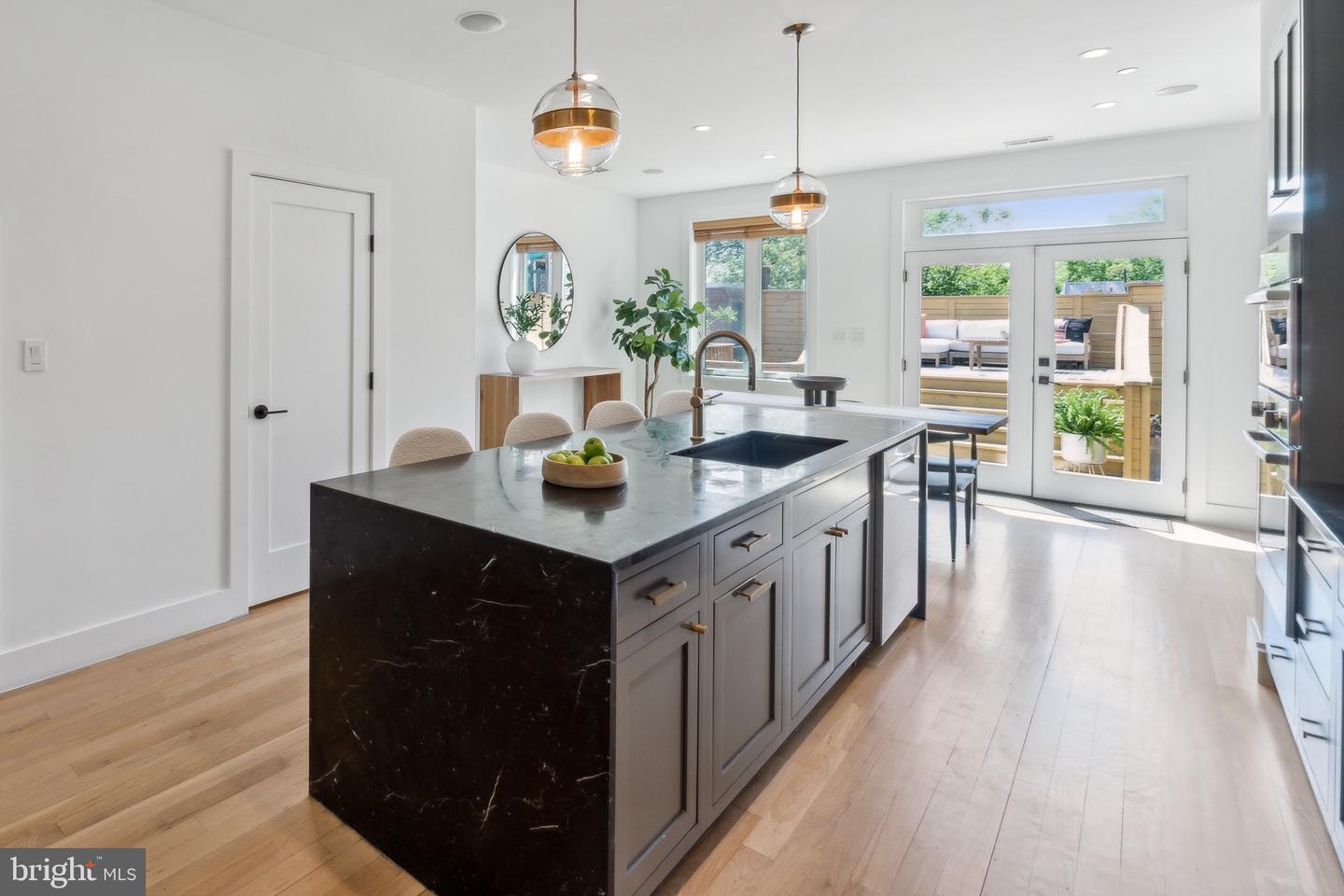 321 L ST NE, WASHINGTON, District Of Columbia 20002, 6 Bedrooms Bedrooms, ,4 BathroomsBathrooms,Residential,For sale,321 L ST NE,DCDC2198332 MLS # DCDC2198332