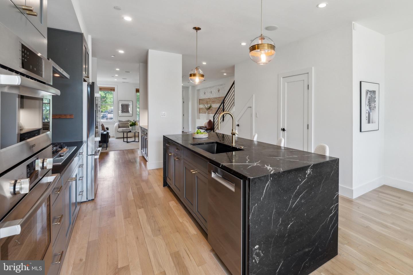 321 L ST NE, WASHINGTON, District Of Columbia 20002, 6 Bedrooms Bedrooms, ,4 BathroomsBathrooms,Residential,For sale,321 L ST NE,DCDC2198332 MLS # DCDC2198332