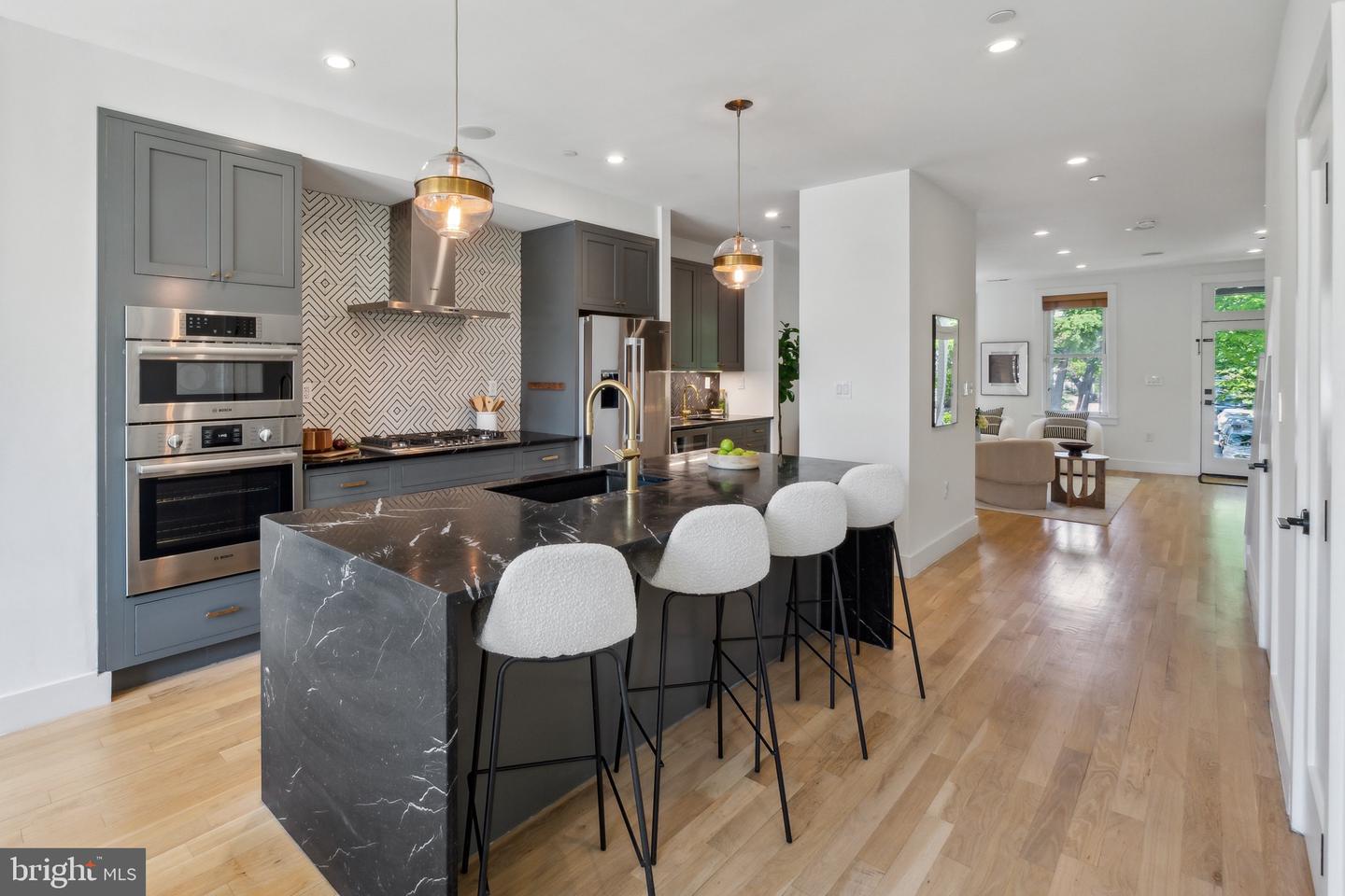 321 L ST NE, WASHINGTON, District Of Columbia 20002, 6 Bedrooms Bedrooms, ,4 BathroomsBathrooms,Residential,For sale,321 L ST NE,DCDC2198332 MLS # DCDC2198332