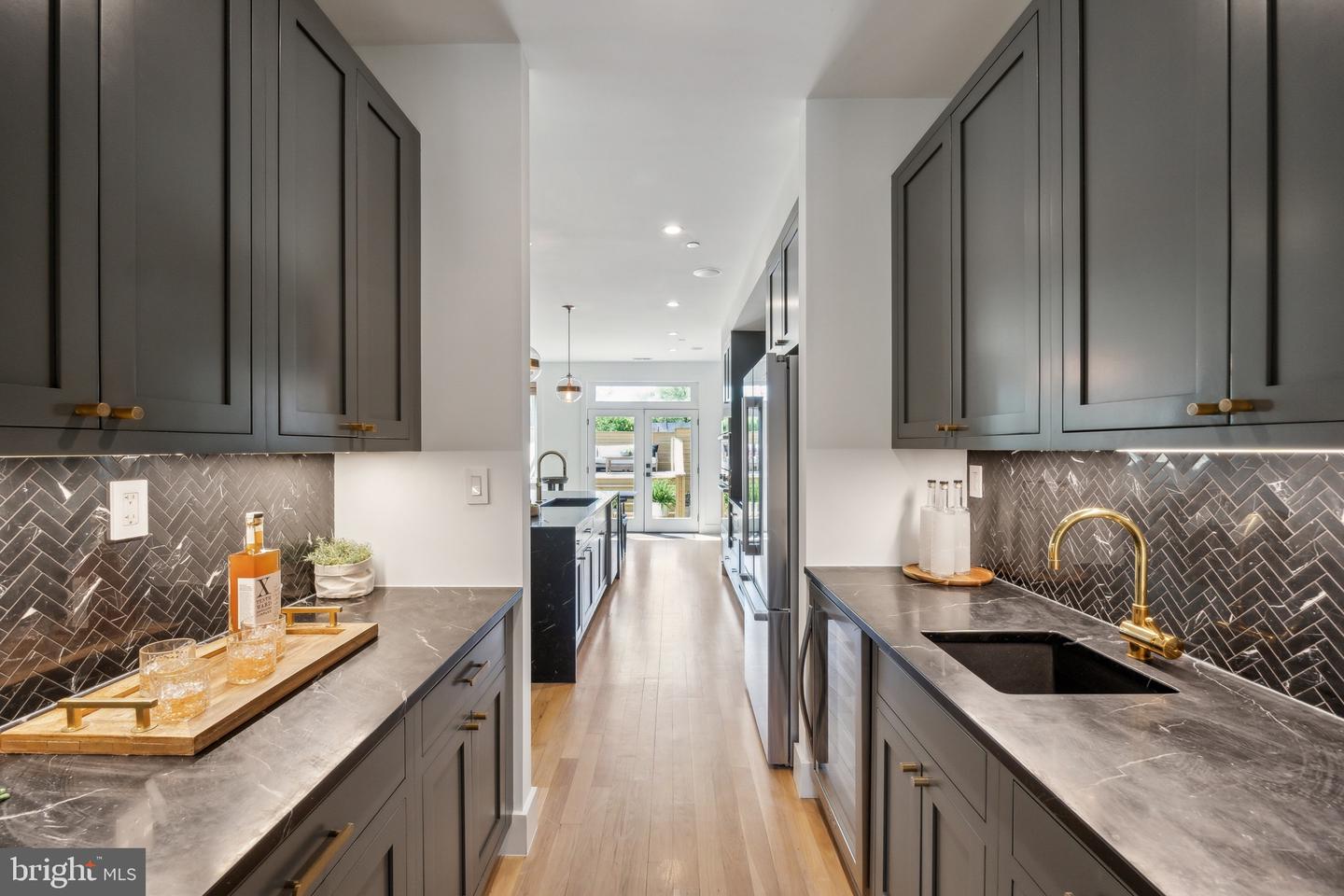 321 L ST NE, WASHINGTON, District Of Columbia 20002, 6 Bedrooms Bedrooms, ,4 BathroomsBathrooms,Residential,For sale,321 L ST NE,DCDC2198332 MLS # DCDC2198332