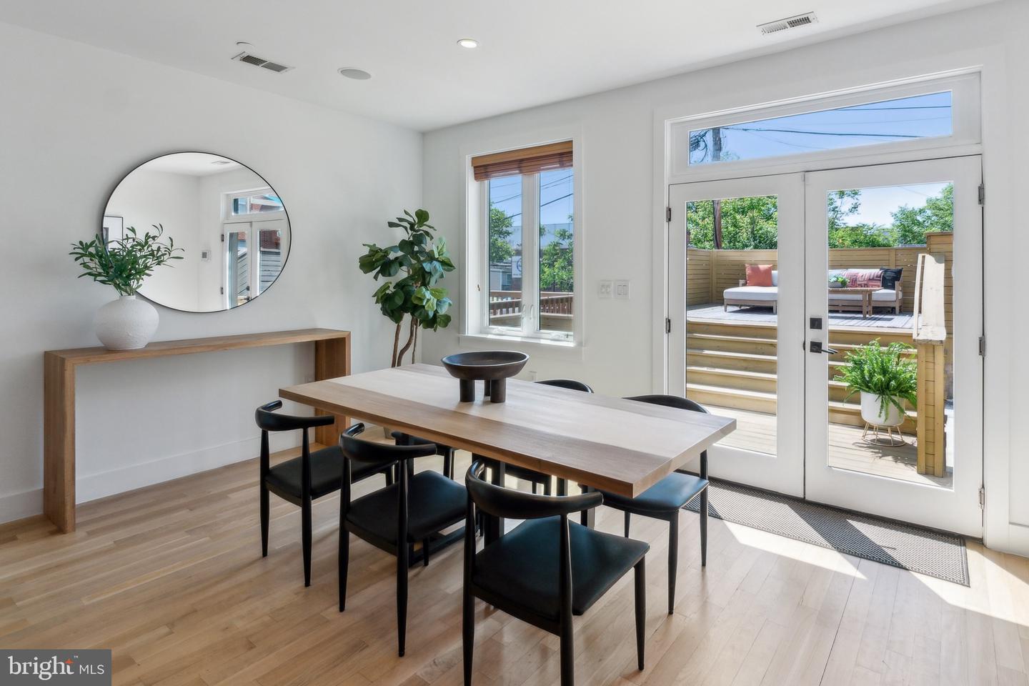 321 L ST NE, WASHINGTON, District Of Columbia 20002, 6 Bedrooms Bedrooms, ,4 BathroomsBathrooms,Residential,For sale,321 L ST NE,DCDC2198332 MLS # DCDC2198332