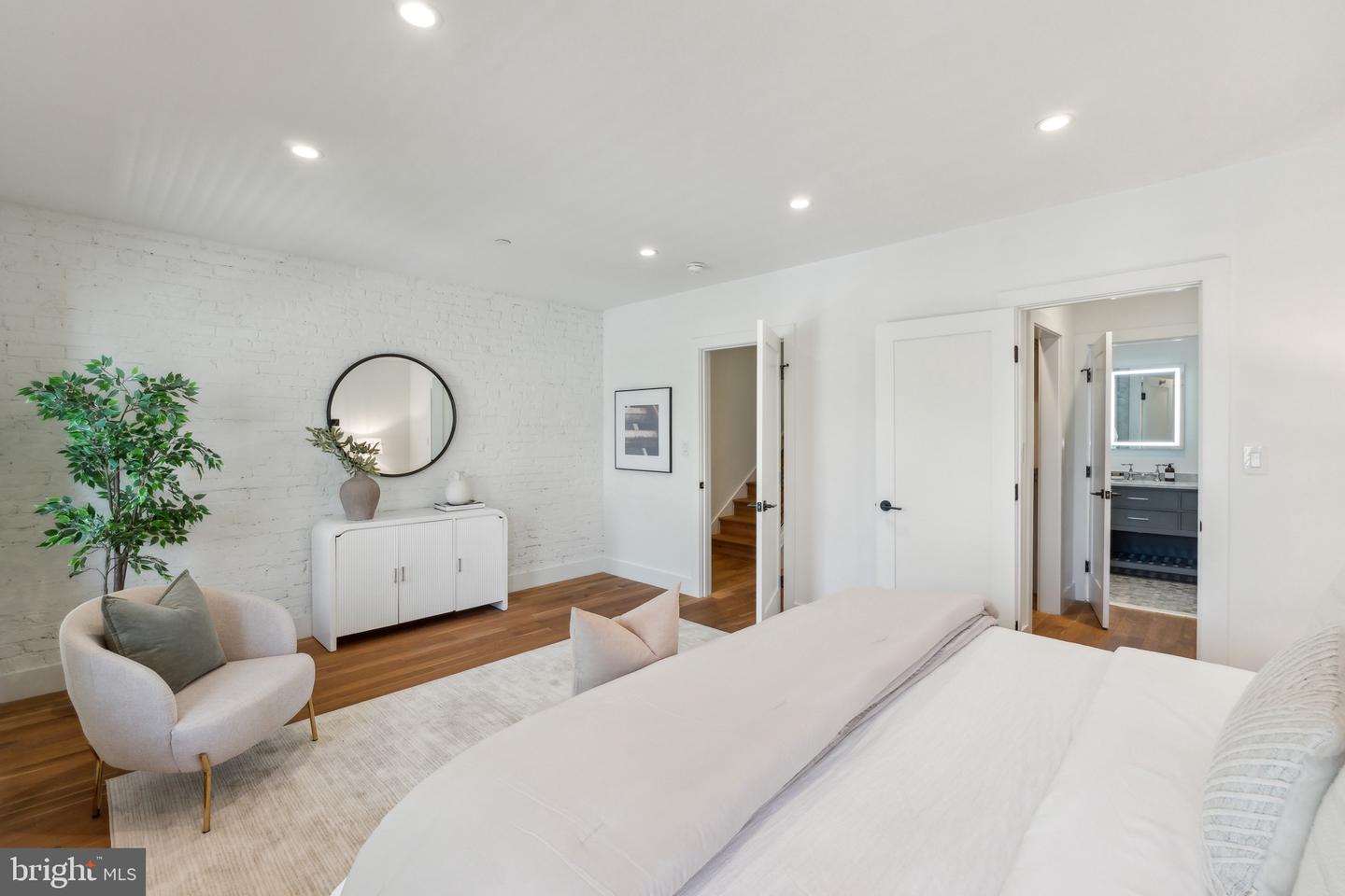 321 L ST NE, WASHINGTON, District Of Columbia 20002, 6 Bedrooms Bedrooms, ,4 BathroomsBathrooms,Residential,For sale,321 L ST NE,DCDC2198332 MLS # DCDC2198332
