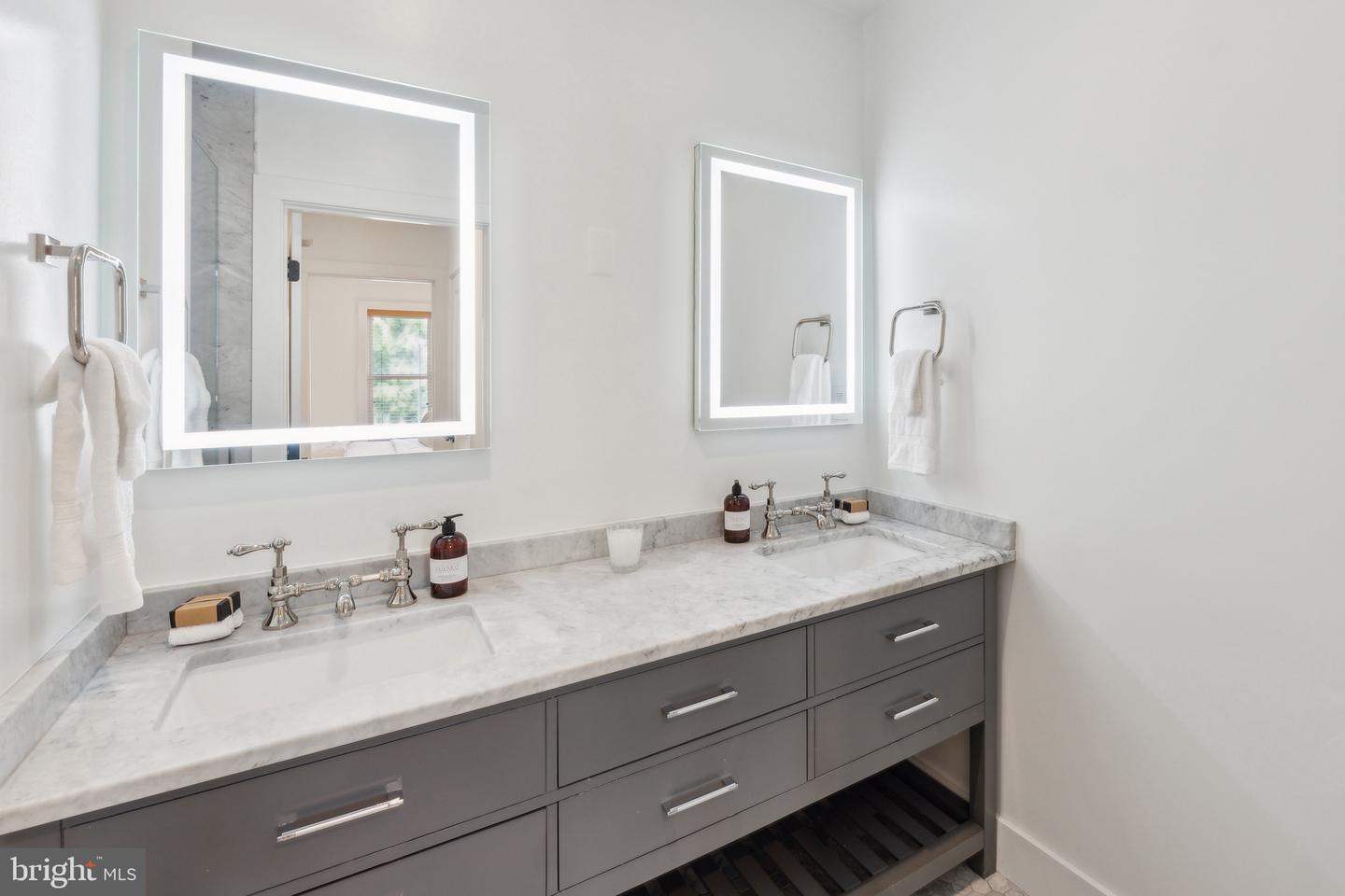 321 L ST NE, WASHINGTON, District Of Columbia 20002, 6 Bedrooms Bedrooms, ,4 BathroomsBathrooms,Residential,For sale,321 L ST NE,DCDC2198332 MLS # DCDC2198332