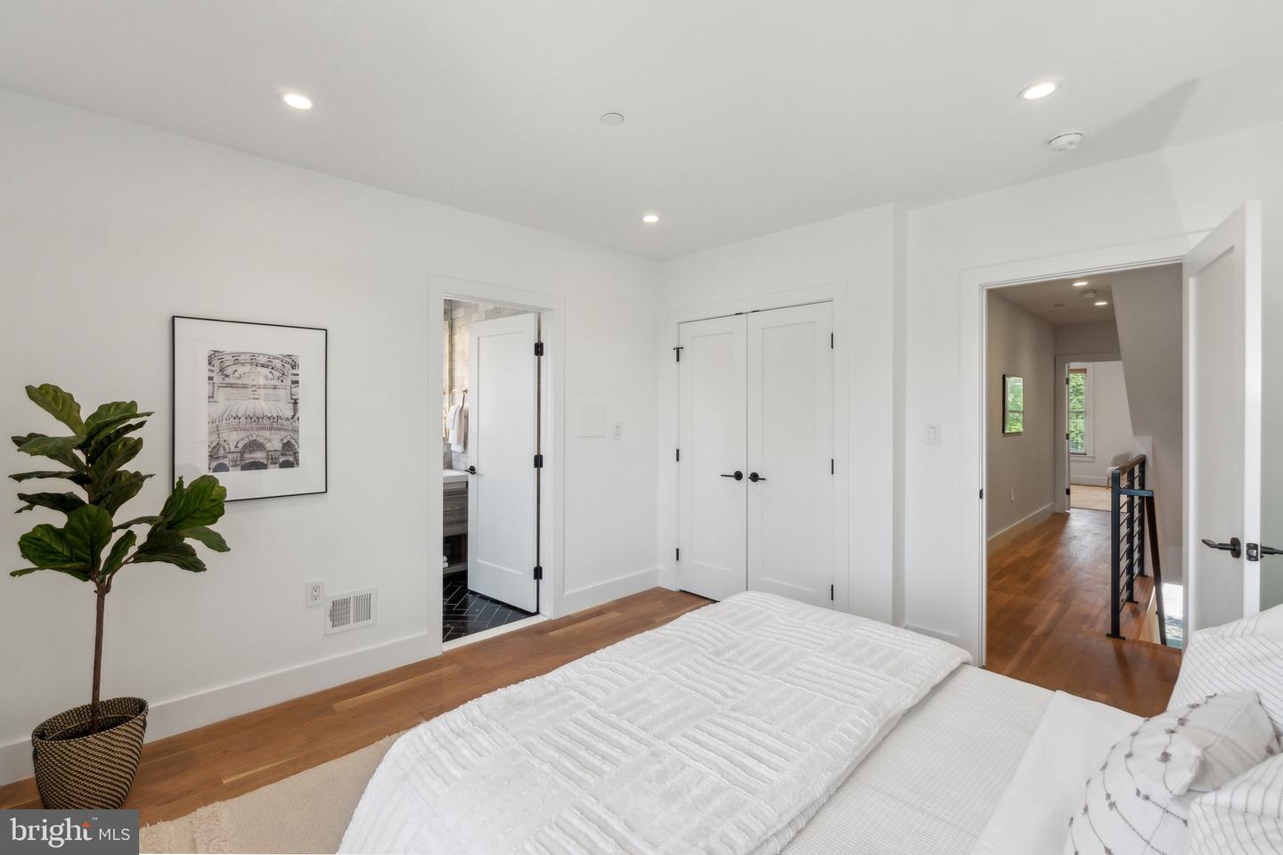 321 L ST NE, WASHINGTON, District Of Columbia 20002, 6 Bedrooms Bedrooms, ,4 BathroomsBathrooms,Residential,For sale,321 L ST NE,DCDC2198332 MLS # DCDC2198332