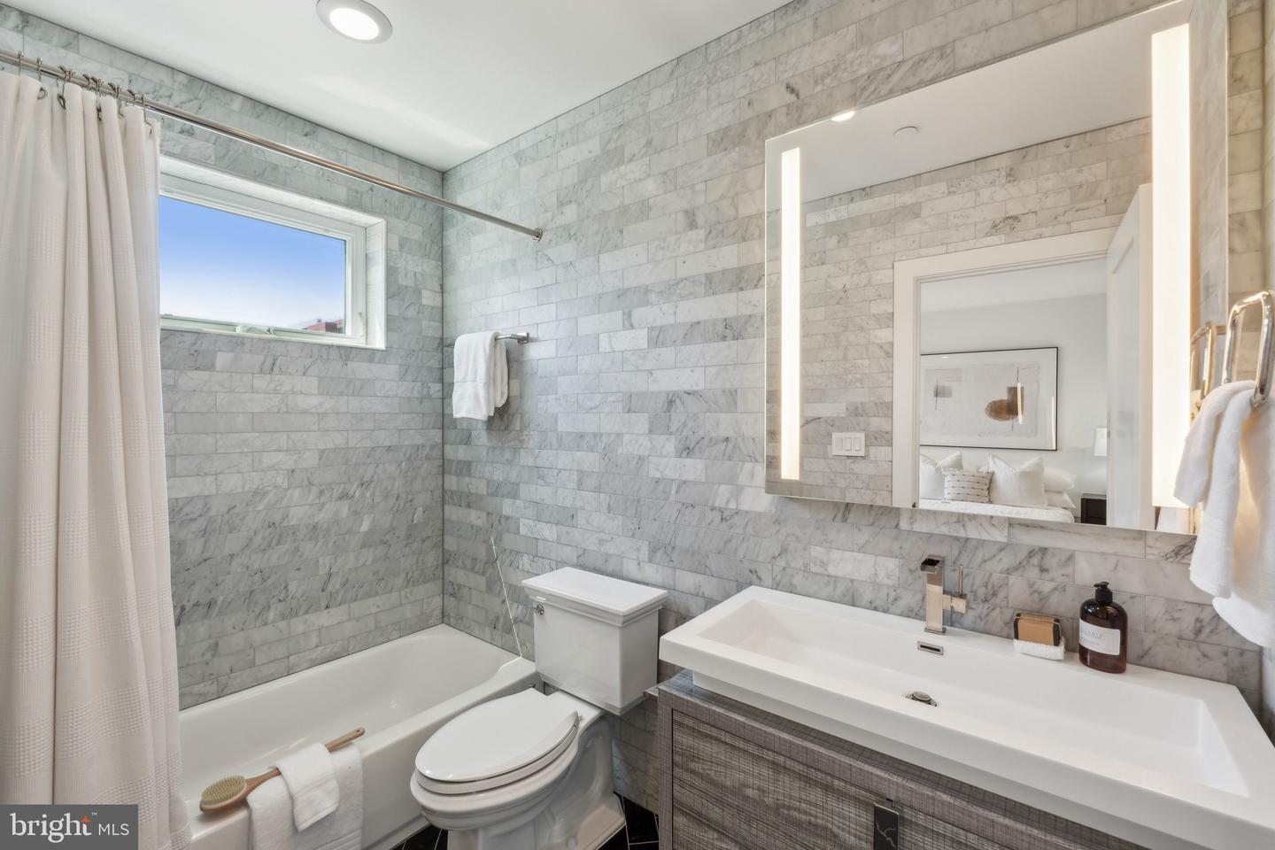 321 L ST NE, WASHINGTON, District Of Columbia 20002, 6 Bedrooms Bedrooms, ,4 BathroomsBathrooms,Residential,For sale,321 L ST NE,DCDC2198332 MLS # DCDC2198332