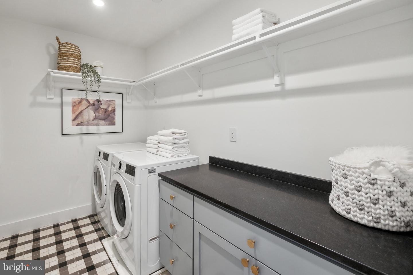 321 L ST NE, WASHINGTON, District Of Columbia 20002, 6 Bedrooms Bedrooms, ,4 BathroomsBathrooms,Residential,For sale,321 L ST NE,DCDC2198332 MLS # DCDC2198332