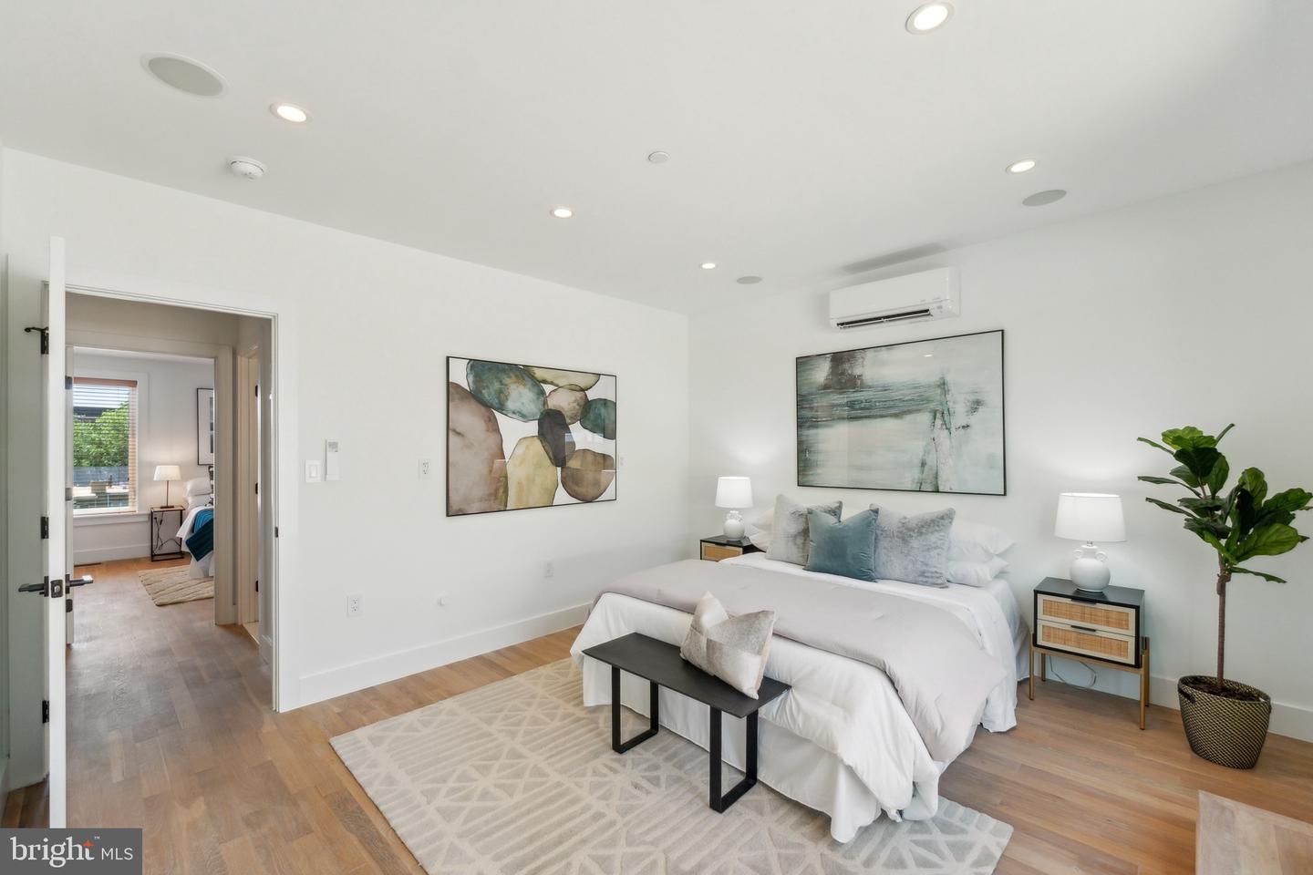 321 L ST NE, WASHINGTON, District Of Columbia 20002, 6 Bedrooms Bedrooms, ,4 BathroomsBathrooms,Residential,For sale,321 L ST NE,DCDC2198332 MLS # DCDC2198332