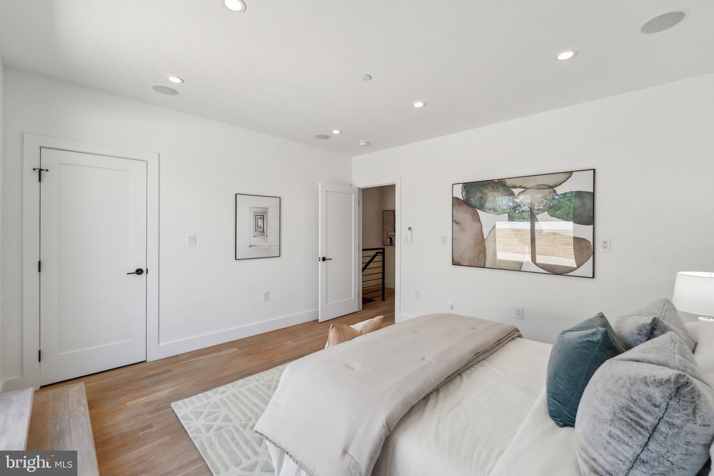 321 L ST NE, WASHINGTON, District Of Columbia 20002, 6 Bedrooms Bedrooms, ,4 BathroomsBathrooms,Residential,For sale,321 L ST NE,DCDC2198332 MLS # DCDC2198332