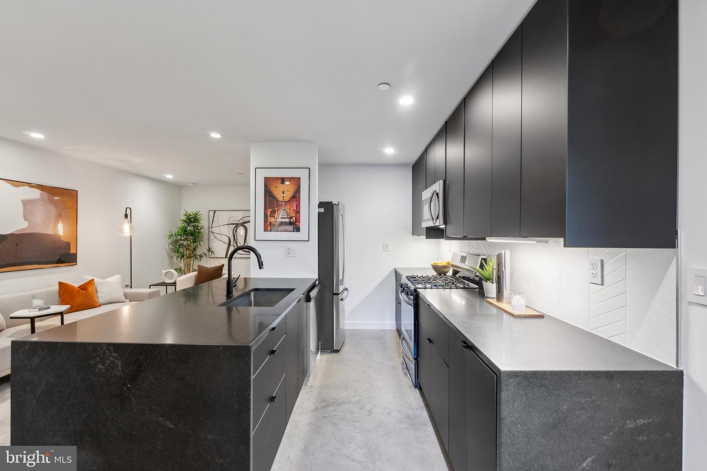 321 L ST NE, WASHINGTON, District Of Columbia 20002, 6 Bedrooms Bedrooms, ,4 BathroomsBathrooms,Residential,For sale,321 L ST NE,DCDC2198332 MLS # DCDC2198332