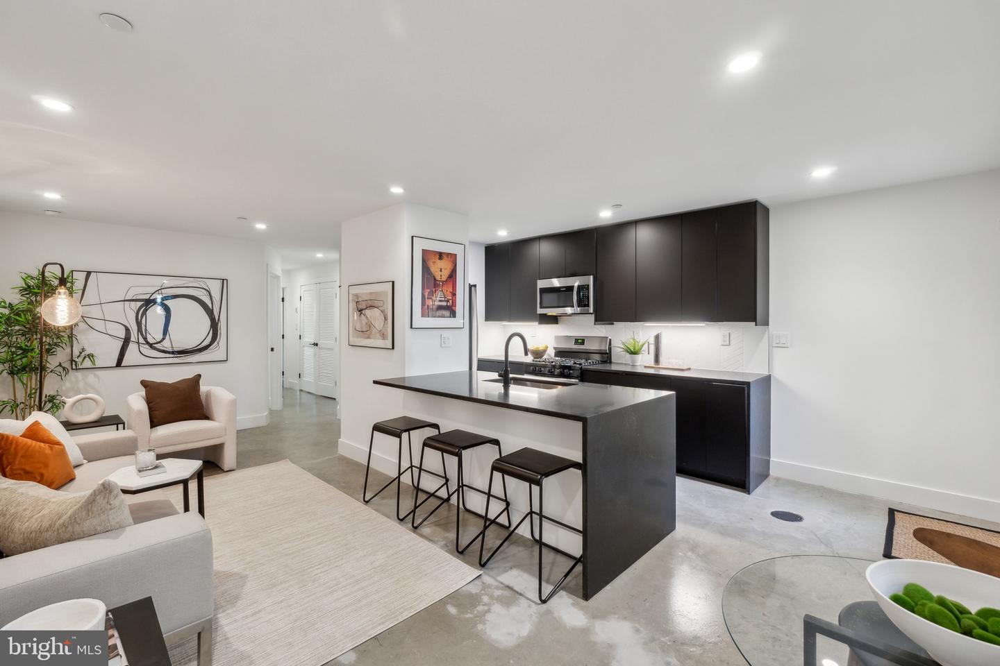 321 L ST NE, WASHINGTON, District Of Columbia 20002, 6 Bedrooms Bedrooms, ,4 BathroomsBathrooms,Residential,For sale,321 L ST NE,DCDC2198332 MLS # DCDC2198332