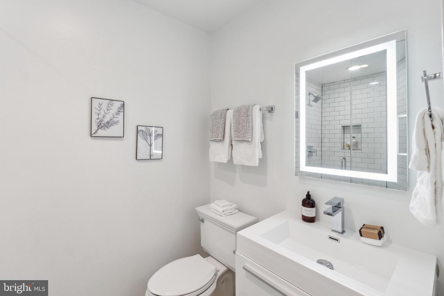 321 L ST NE, WASHINGTON, District Of Columbia 20002, 6 Bedrooms Bedrooms, ,4 BathroomsBathrooms,Residential,For sale,321 L ST NE,DCDC2198332 MLS # DCDC2198332