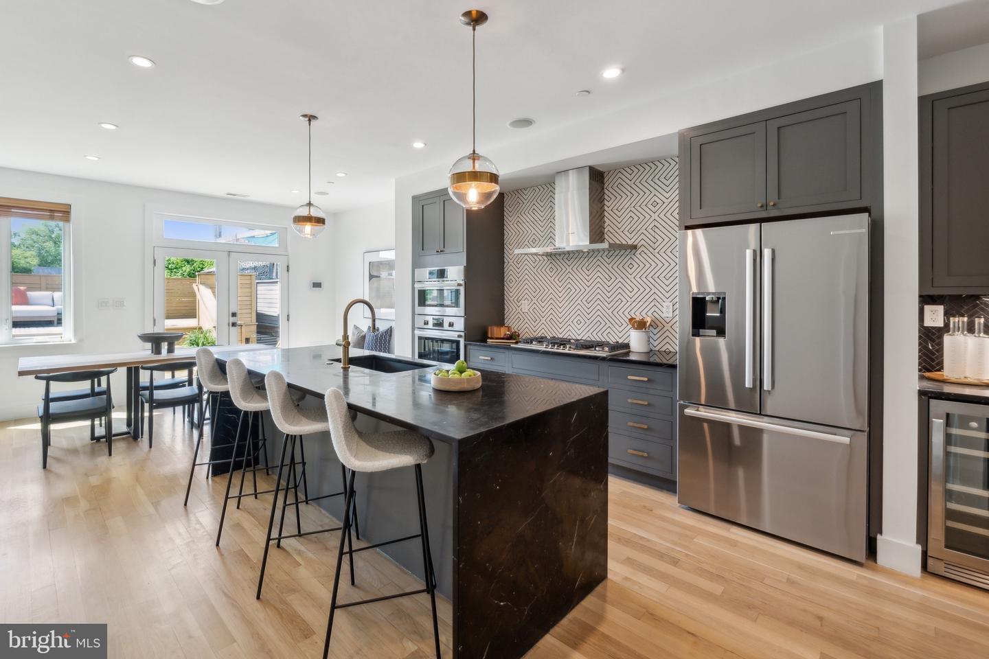 321 L ST NE, WASHINGTON, District Of Columbia 20002, 6 Bedrooms Bedrooms, ,4 BathroomsBathrooms,Residential,For sale,321 L ST NE,DCDC2198332 MLS # DCDC2198332