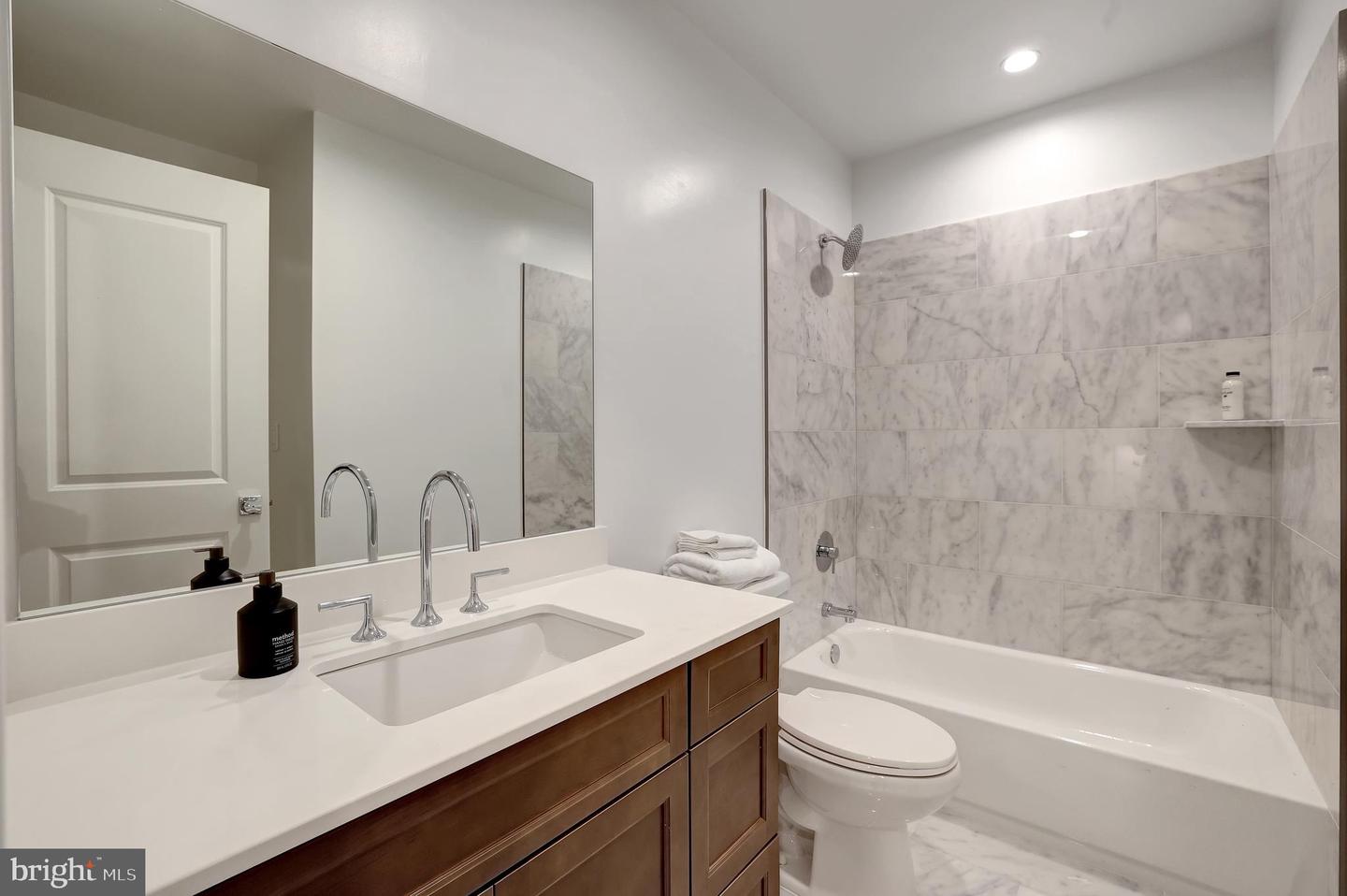 1335 11TH NW #3, WASHINGTON, District Of Columbia 20001, 1 Bedroom Bedrooms, ,1 BathroomBathrooms,Residential,For sale,1335 11TH NW #3,DCDC2198338 MLS # DCDC2198338