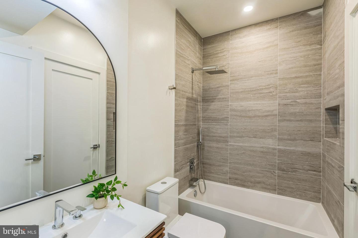 7125 GEORGIA AVENUE NW #2, WASHINGTON, District Of Columbia 20012, 2 Bedrooms Bedrooms, ,2 BathroomsBathrooms,Residential,For sale,7125 GEORGIA AVENUE NW #2,DCDC2198352 MLS # DCDC2198352