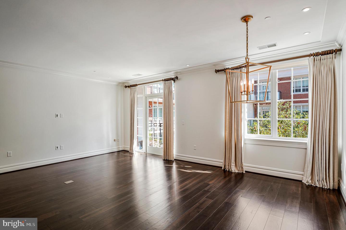 6900 FLEETWOOD RD #414, MCLEAN, Virginia 22101, 2 Bedrooms Bedrooms, ,2 BathroomsBathrooms,Residential,For sale,6900 FLEETWOOD RD #414,VAFX2224572 MLS # VAFX2224572