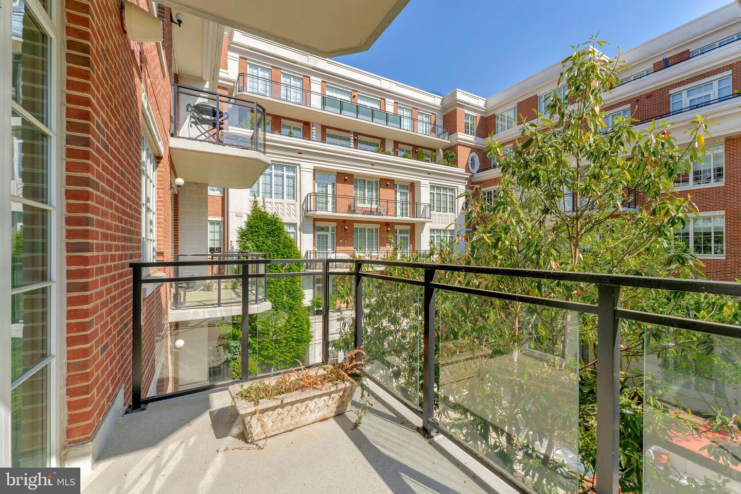 6900 FLEETWOOD RD #414, MCLEAN, Virginia 22101, 2 Bedrooms Bedrooms, ,2 BathroomsBathrooms,Residential,For sale,6900 FLEETWOOD RD #414,VAFX2224572 MLS # VAFX2224572