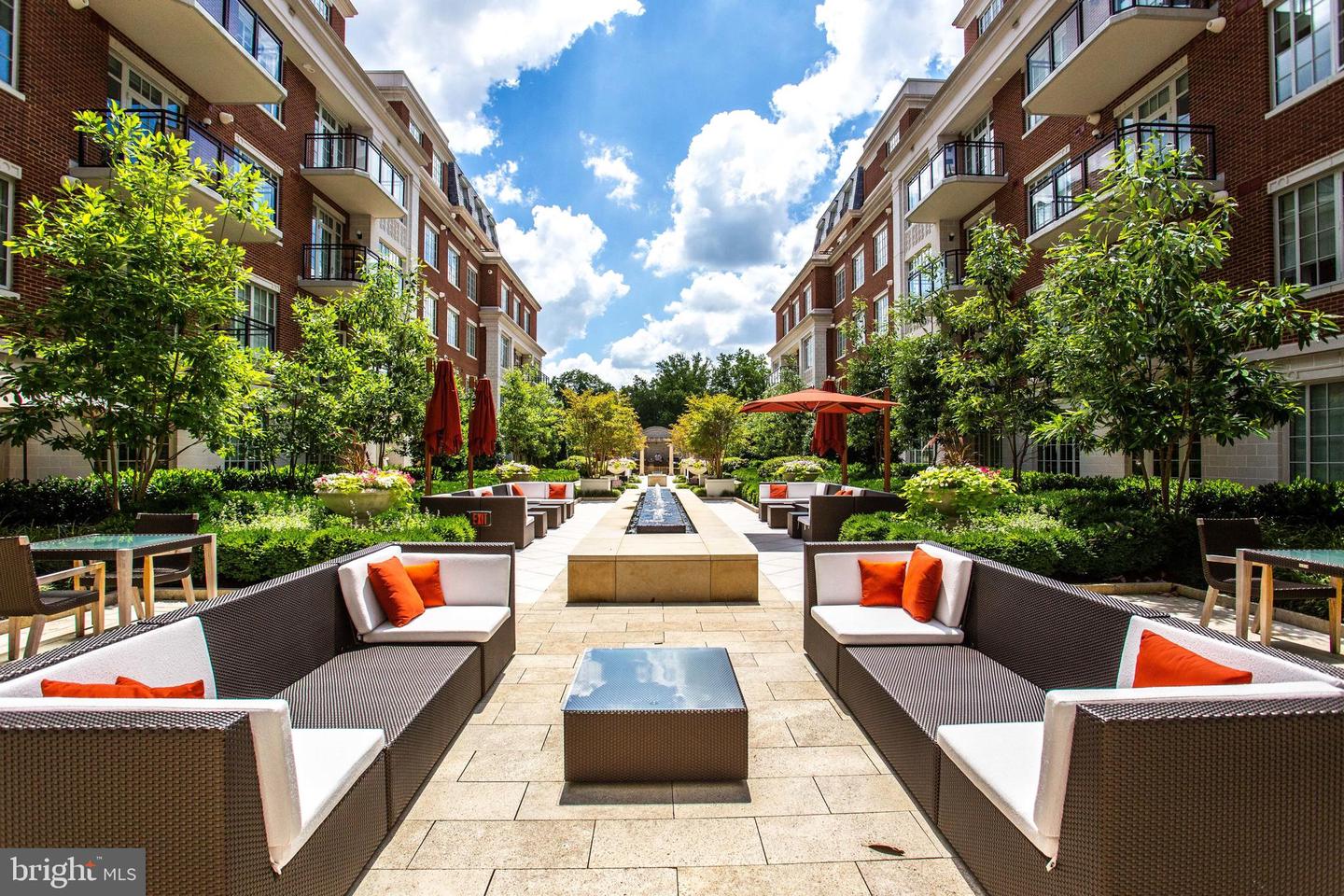 6900 FLEETWOOD RD #414, MCLEAN, Virginia 22101, 2 Bedrooms Bedrooms, ,2 BathroomsBathrooms,Residential,For sale,6900 FLEETWOOD RD #414,VAFX2224572 MLS # VAFX2224572